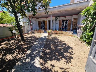 Foto Villa unifamiliare in Via dei Lecci 79, Anzio Villa Claudia di 68 m²