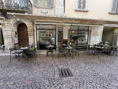 Foto Attività commerciale in XX settembre  14, Vigevano Centro di 90 m²