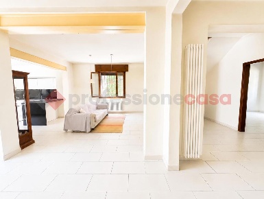 Foto Villa bifamiliare in Via ROMA SNC, Vescovana Centro di 190 m²