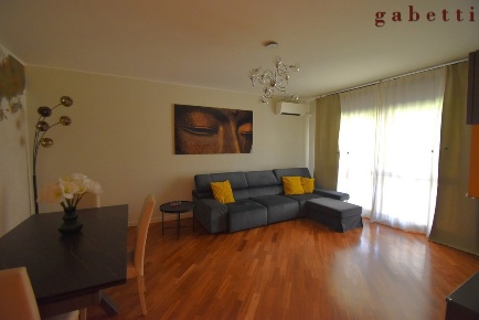 Foto Appartamento in Via Volta 82, Magenta Centro di 118 m² con 3 locali