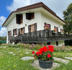 Foto Villa singola a Solagna di 230 m² con 12 locali in vendita