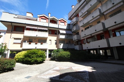 Foto Appartamento in Via flora 107, Legnano di 100 m² con 3 locali