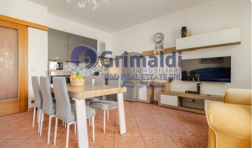 Foto Appartamento in Via Solunto 7, Bagheria Aspra di 120 m² con 4 locali