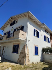 Foto Appartamento in Via Piane Vomano, Cermignano di 100 m² con 6 locali