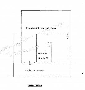 Foto Negozio in Viale Adua, Pistoia di 170 m² con 2 locali in vendita