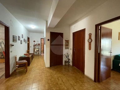 Foto Appartamento in Via della Sila, Acri Centro di 167 m² con 6 locali