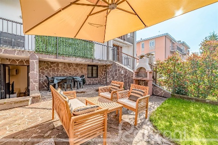 Foto Villa a schiera in via Vivaldi, Cisliano Centro di 177 m² con 4 locali
