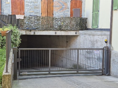 Foto Box in Piazza Fenaroli, Airuno Centro di 25 m² con 1 locali in vendita
