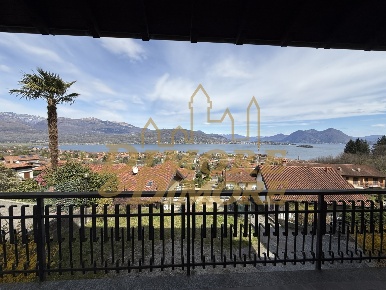 Foto Villa bifamiliare in Via A. Fraccaroli 43, Baveno Centro di 200 m²