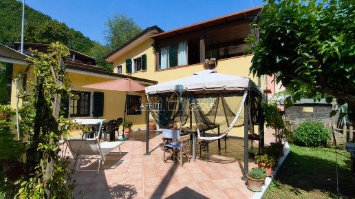 Foto Appartamento in Via Fantiscritti 24, Carrara di 130 m² con 4 locali