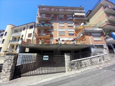 Foto Posti auto in Viale Umberto I 35, San Polo dei Cavalieri Centro