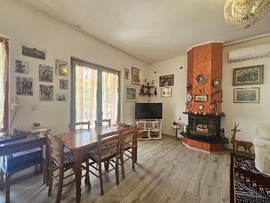 Foto Villa unifamiliare in Via Cà Sottane, Diano Marina di 280 m²