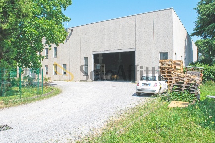 Foto Capannone industriale a Giussano Centro di 1300 m² con 1 locali
