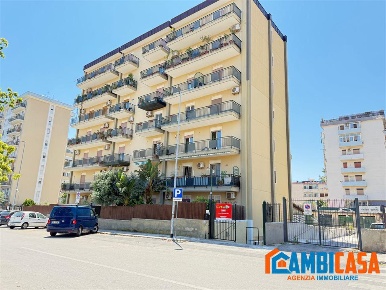 Foto Locale commerciale a Palermo Pallavicino - Villaggio Ruffini di 400 m²