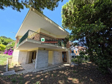 Foto Appartamento in via firenze, Grottammare Centro di 99 m² con 3 locali