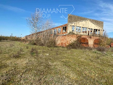 Foto Capannone industriale a Cortona di 8860 m² con 10 locali in vendita