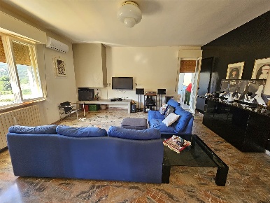 Foto Casa indipendente a San Severino Marche Centro di 369 m² con 10 locali