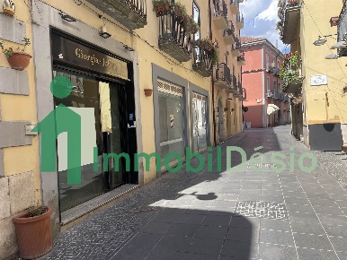 Foto Negozio a Potenza Centro di 155 m² con 5 locali in affitto
