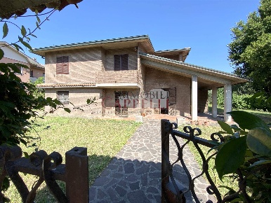 Foto Villa unifamiliare in Via Crocetta 150, Forlimpopoli di 700 m²