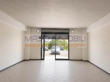 Foto Negozio in Via Bachelet 8, Fiano Romano di 130 m² con 1 locali