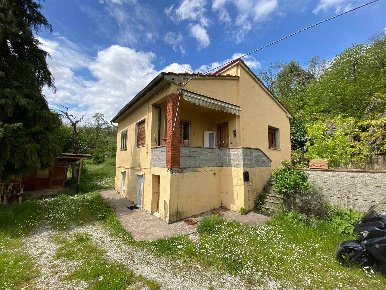 Foto Casa indipendente a Pistoia Cireglio di 70 m² con 6 locali in vendita