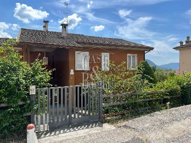 Foto Appartamento in via Pietro Mazza 106/a, Varzi Centro di 81 m²