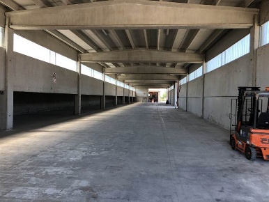 Foto Capannone industriale a Cassolnovo Centro di 1400 m² in vendita