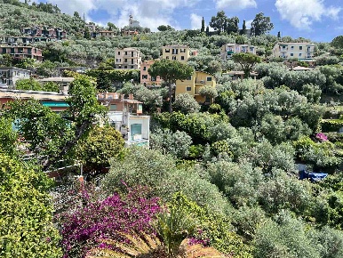 Foto Appartamento in Via Privata Polotto, Recco di 90 m² con 5 locali