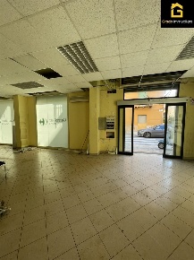 Foto Locale commerciale a Marsala Centro Urbano di 200 m² in affitto