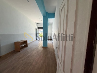 Foto Locale commerciale a Velletri Semicentro di 30 m² con 2 locali