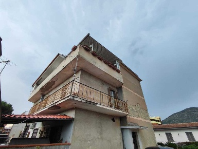 Foto Appartamento in Via Campolimpido 19, Tivoli di 130 m² con 4 locali