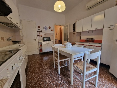 Foto Appartamento in Via Canevari 24, Genova Marassi di 104 m² con 6 locali