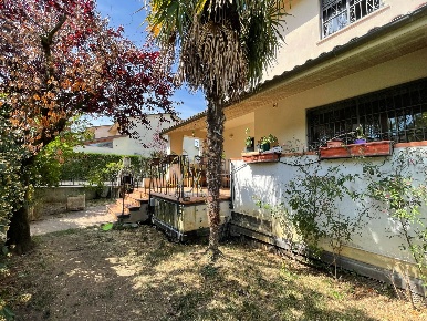 Foto Villa a schiera a Castel San Pietro Terme Centro di 218 m² in vendita