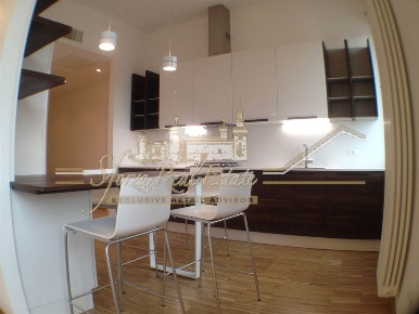 Foto Appartamento in Via Venini, Milano Centrale di 95 m² con 3 locali
