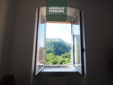 Foto Casa indipendente a Calice al Cornoviglio di 183 m² con 8 locali