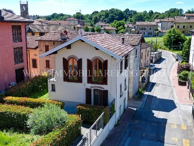 Foto Villa unifamiliare in via Giuseppe Mazzini, Molteno di 123 m²