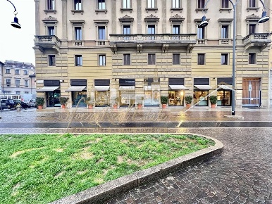 Foto Negozio in Piazza Tommaseo, Milano Vincenzo Monti di 330 m² in affitto