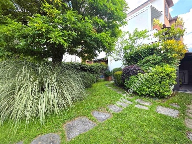 Foto Appartamento a Montignoso Marina Verde, Renella di 120 m² con 6 locali