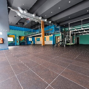 Foto Locale commerciale in viale Stelvio 44, Morbegno Centro di 555 m²