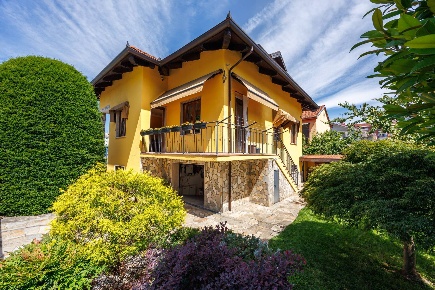 Foto Villa unifamiliare in Via Guerino Nicoli, Settimo Torinese di 300 m²
