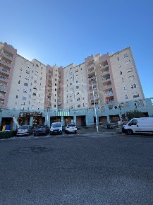 Foto Locale commerciale a Cagliari Sant'Elia di 70 m² con 2 locali