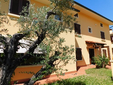 Foto Casa indipendente in via g. Marconi, Pieve a Nievole Centro di 300 m²
