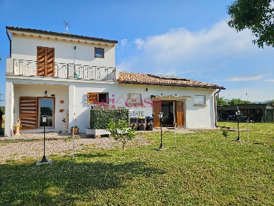Foto Rustico a Grosseto Braccagni di 200 m² con 5 locali in vendita