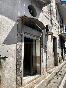 Foto Locale commerciale in Corso Vittorio Emanuele, Castello di Cisterna
