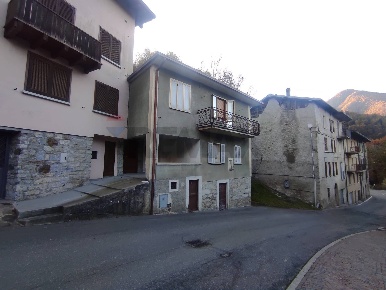 Foto Case semi ndipendenti in Via Campolaro 8, Bienno Prestine di 200 m²