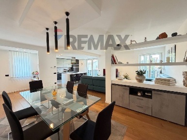 Foto Villa unifamiliare in via pesenti 19, Gorlago di 340 m² con 5 locali