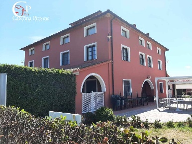 Foto Hotel in via del Poggio 59, Castagneto Carducci Bolgheri di 630 m²