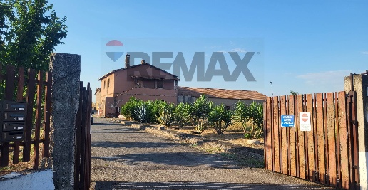 Foto Rustico in Via di Vallerano 20, Roma Vallerano di 796 m² con 10 locali
