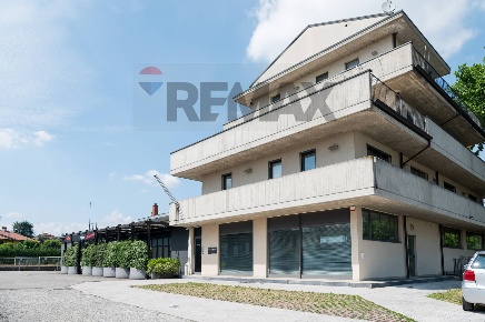 Foto Ufficio in Via Provinciale 13/15, Lallio di 250 m² con 4 locali