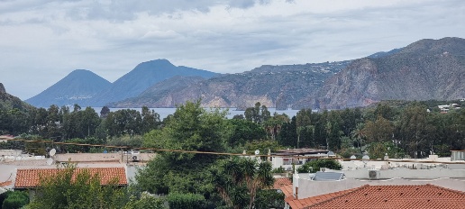 Foto Villa bifamiliare in Via SOTTO CRATERE VULCANO snc, Lipari di 72 m²
